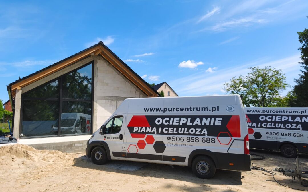 Ocieplenie pianą PUR otwartokomórkową w Bożnowie – strop i antresola domu jednorodzinnego